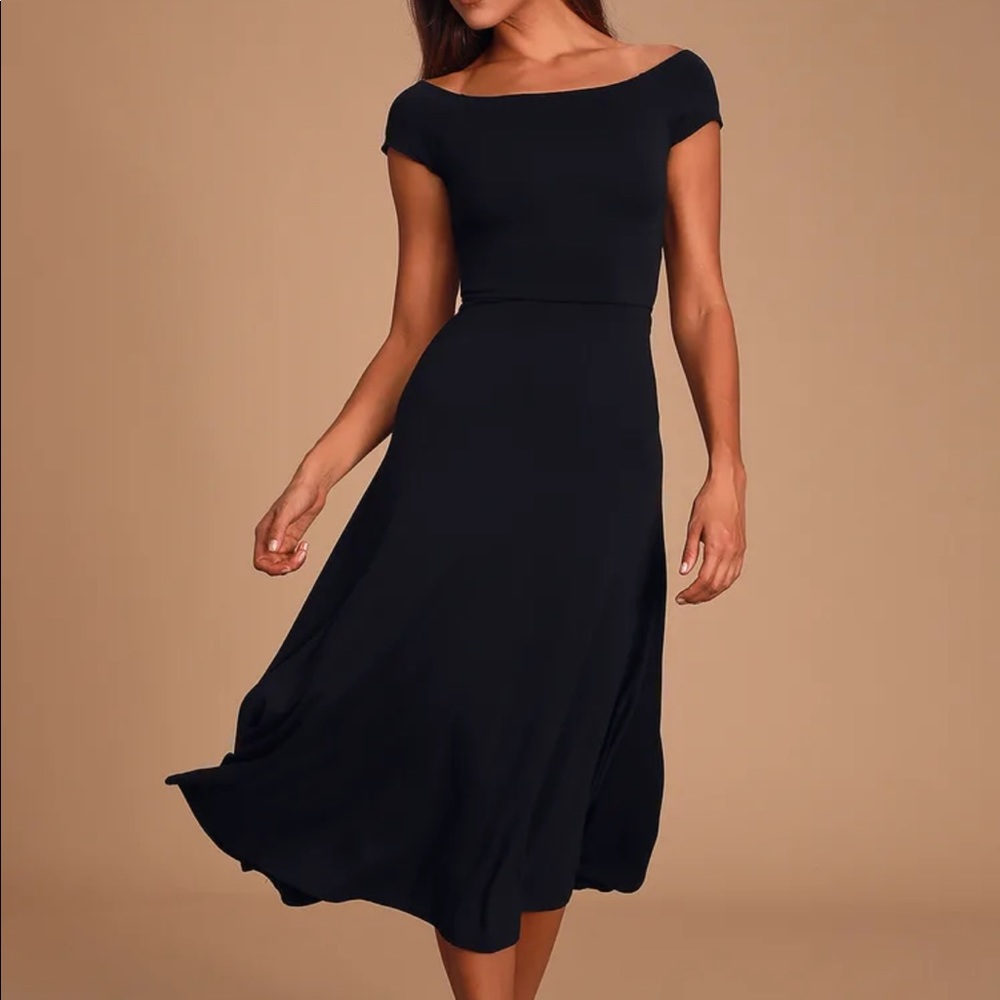 A la mode black midi dress